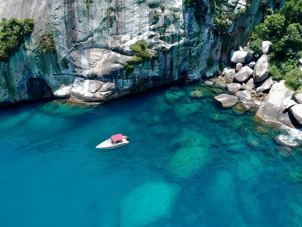 Passeio de Lancha Ilha Grande  - Betinho Ilha Grande (13).jpg